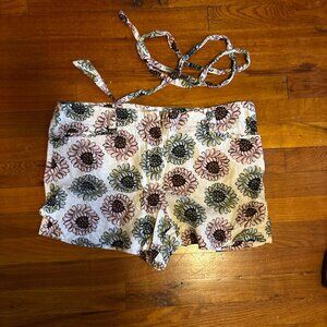 WOMENS FLORAL SHORTS SIZ 16